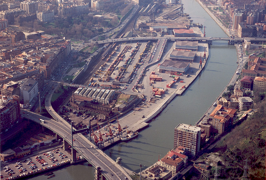 Imagen zona industrial Bilbao antes transformación
